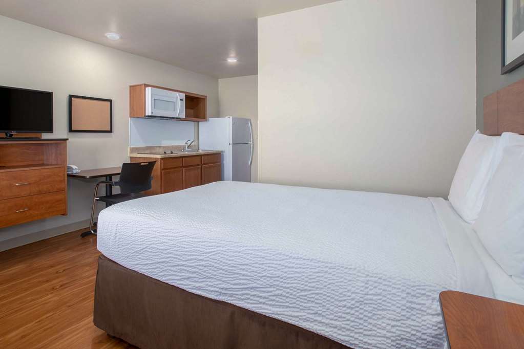 WOODSPRING SUITES GRAND JUNCTION-guestroom-Guest Room,On-Site.jpg