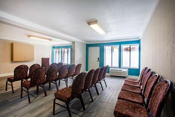  - Super 8 Motel Mobile - I-65, Exit 3