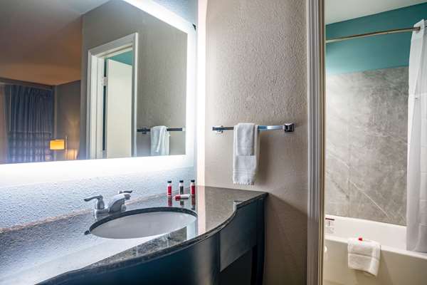  - Super 8 Motel Mobile - I-65, Exit 3