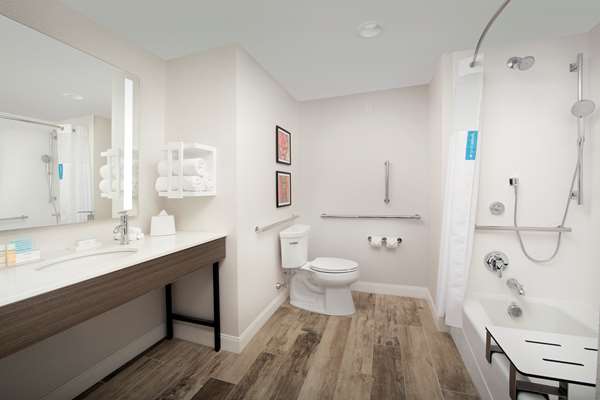  - Hampton Inn Airport Chelsea