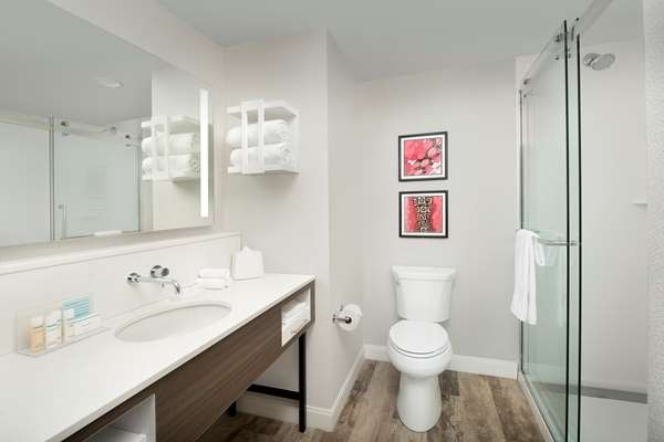  - Hampton Inn Airport Chelsea