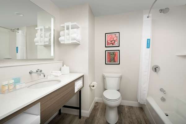  - Hampton Inn Airport Chelsea