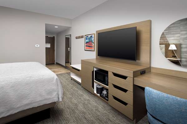  - Hampton Inn Airport Chelsea