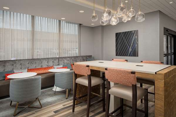  - Hampton Inn Airport Chelsea