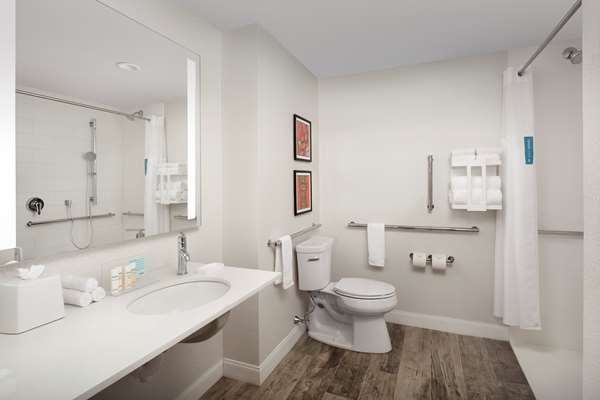  - Hampton Inn Airport Chelsea