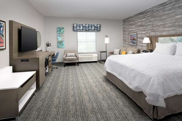  - Hampton Inn Airport Chelsea