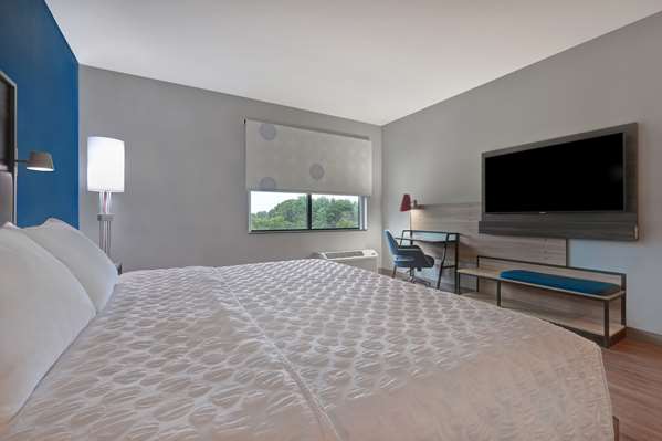  - Tru by Hilton Mooresville - I-77, Exit 31