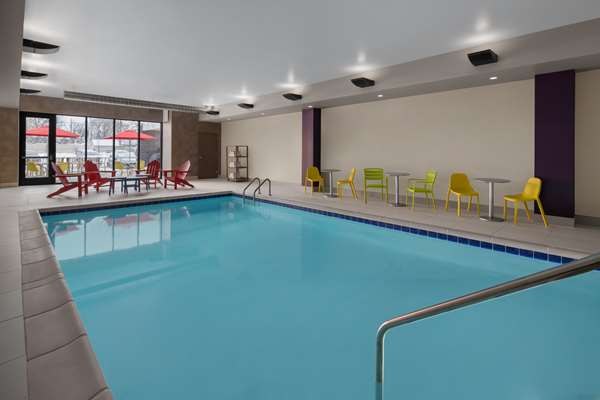Pool - Home2 Suites by Hilton Des Moines