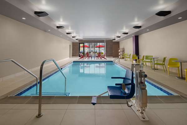 Pool - Home2 Suites by Hilton Des Moines