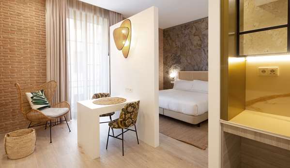 KING ACCESSIBLE GUEST ROOM
