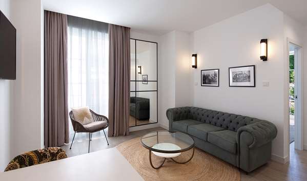 ATOCHA SIGNATURE HOUSE