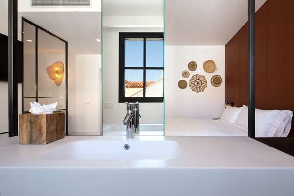 KING SUPERIOR ROOM