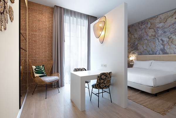 KING DELUXE ROOM