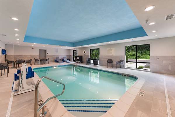 Pool - Hampton Inn Niles