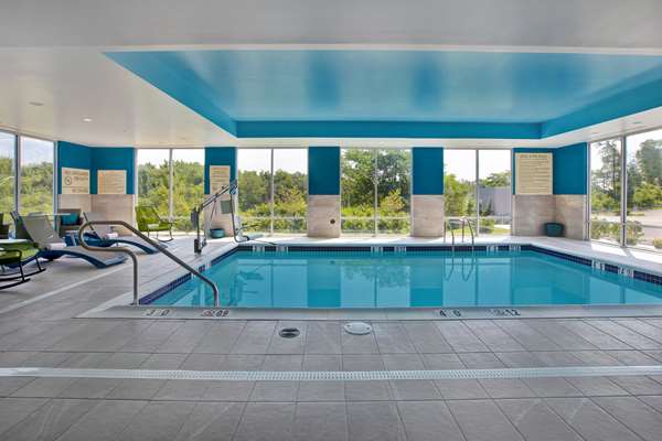 Pool - Hampton Inn & Suites Deptford