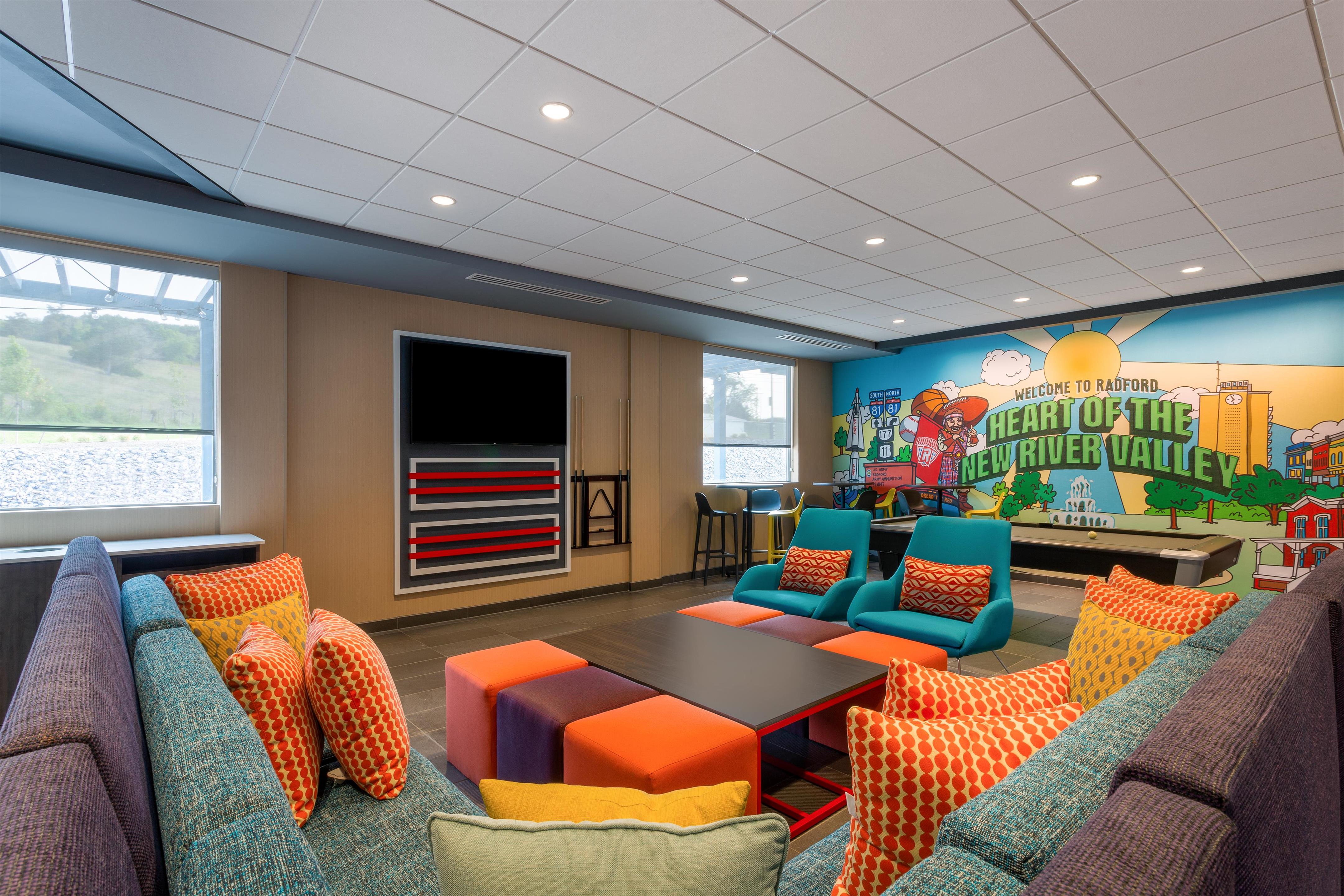 Lobby | Tru by Hilton Radford, VA