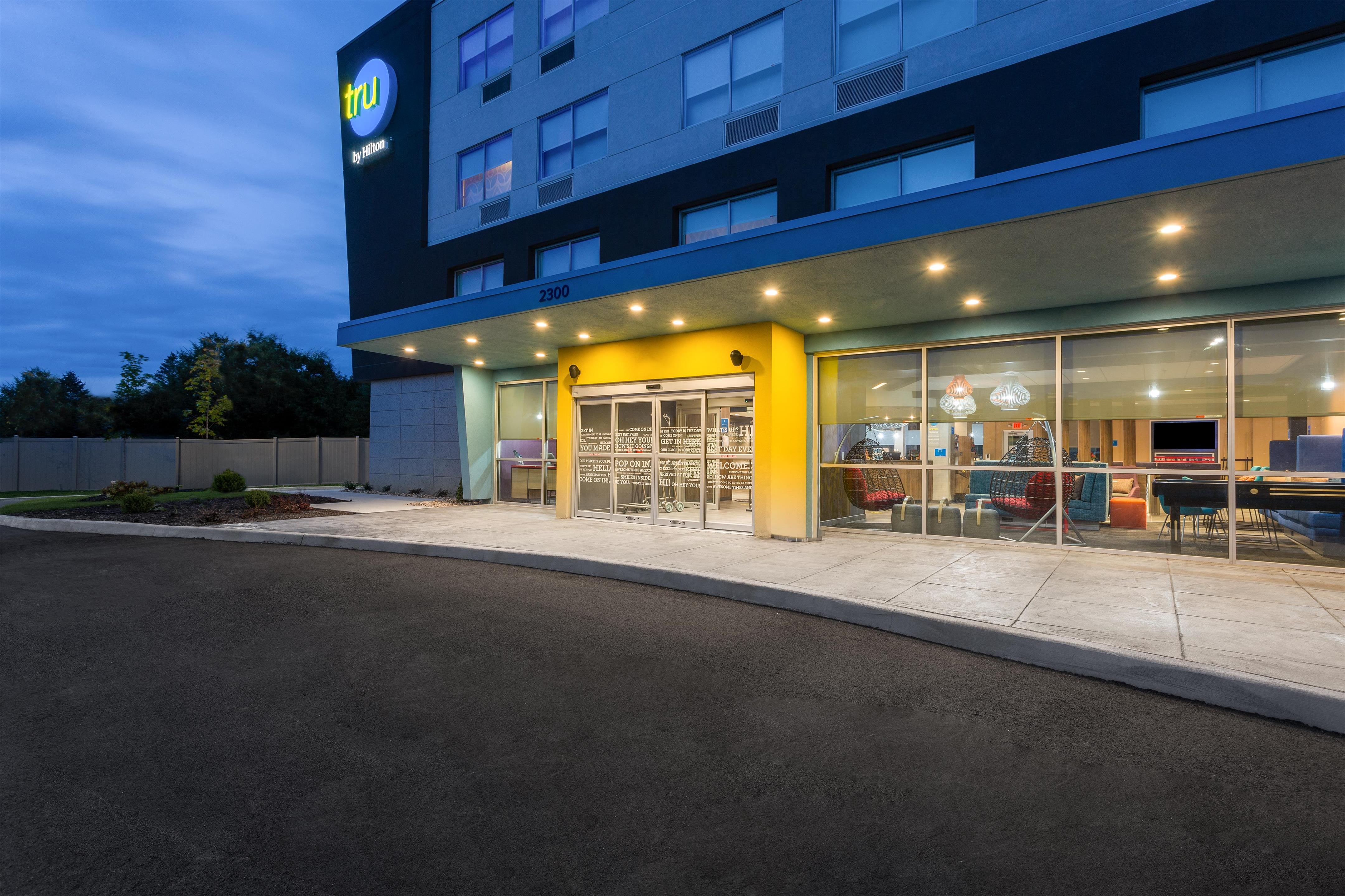 Exterior | Tru by Hilton Radford, VA