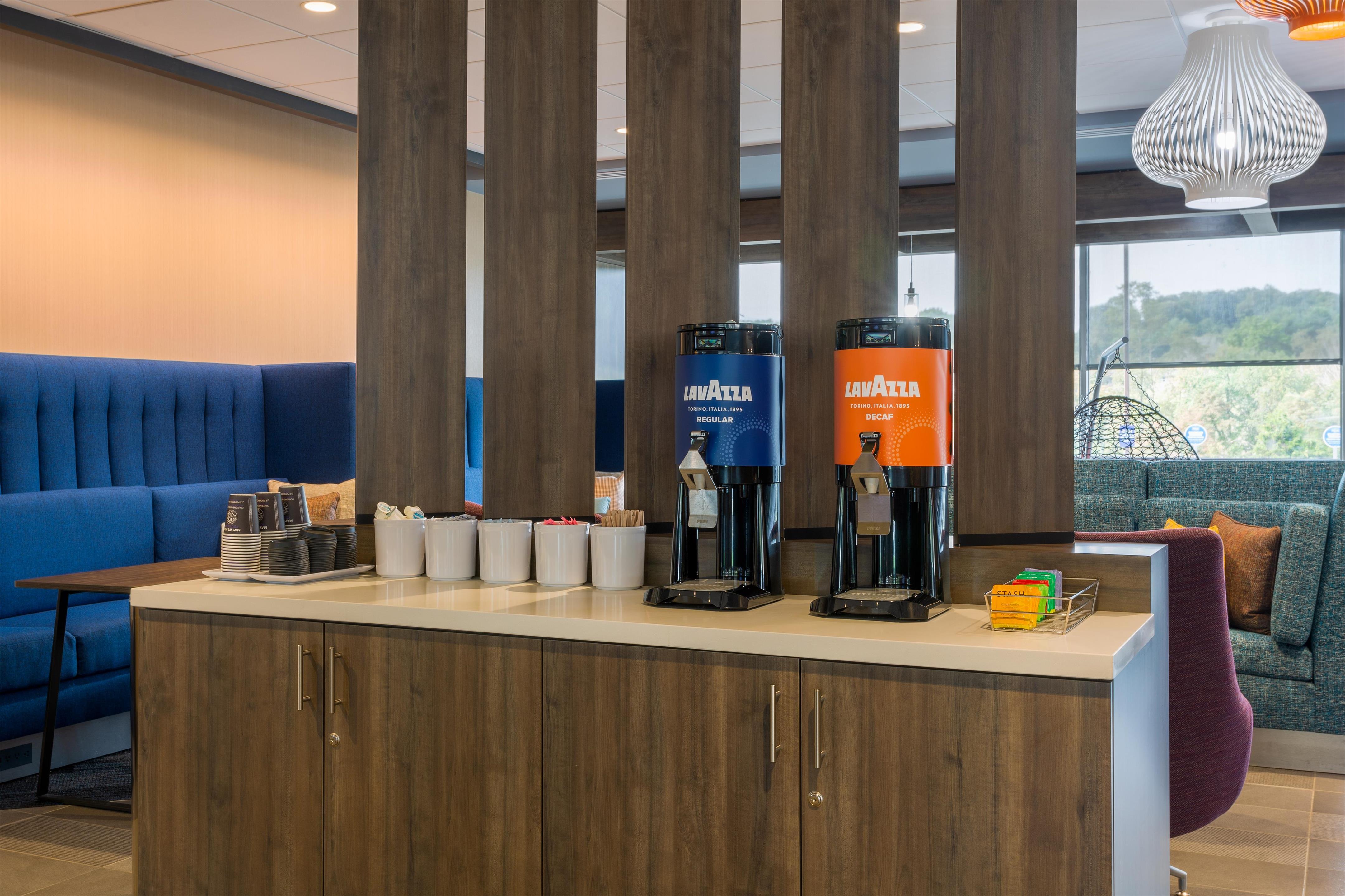 Lobby | Tru by Hilton Radford, VA
