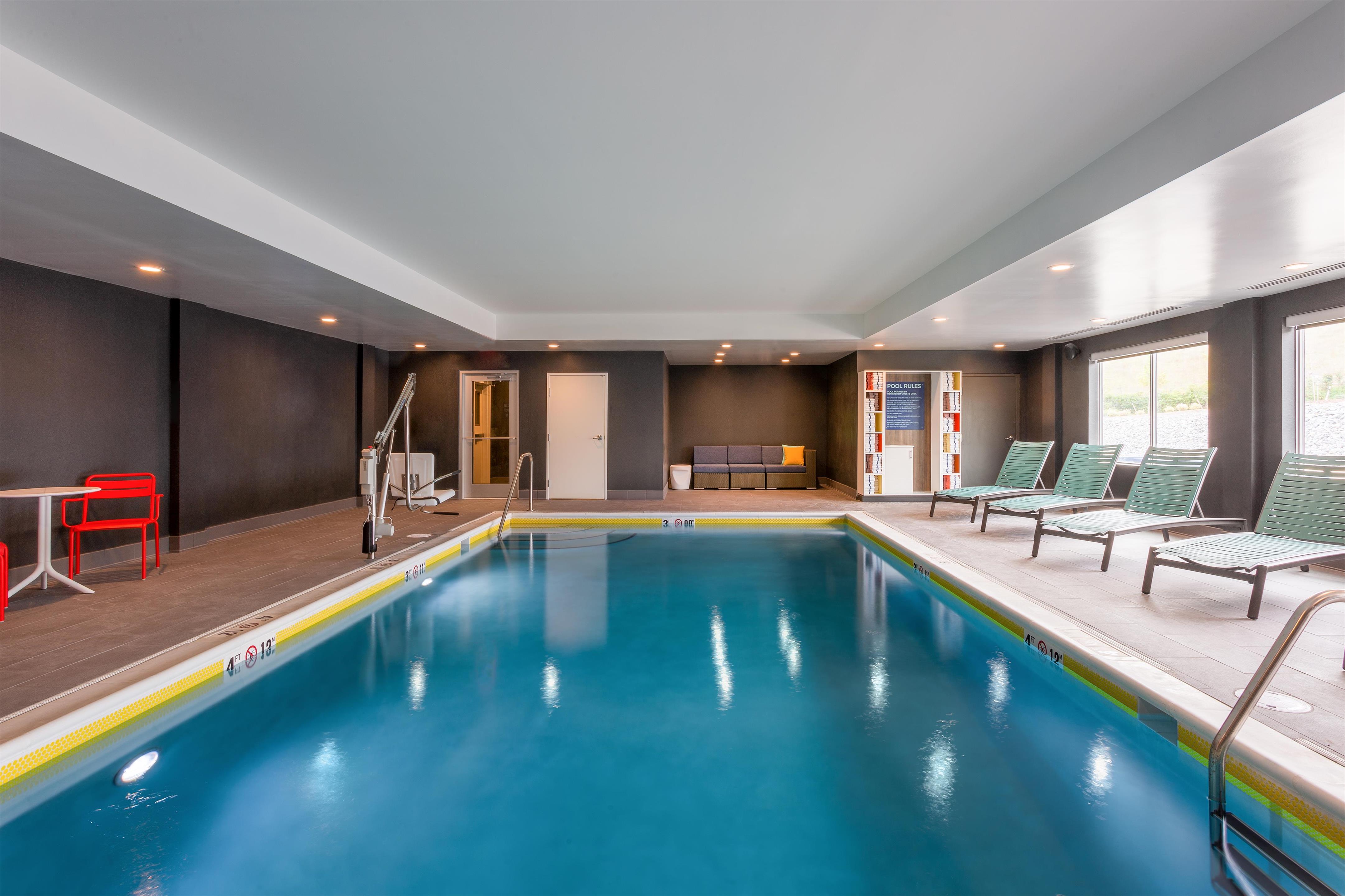 Pool | Tru by Hilton Radford, VA