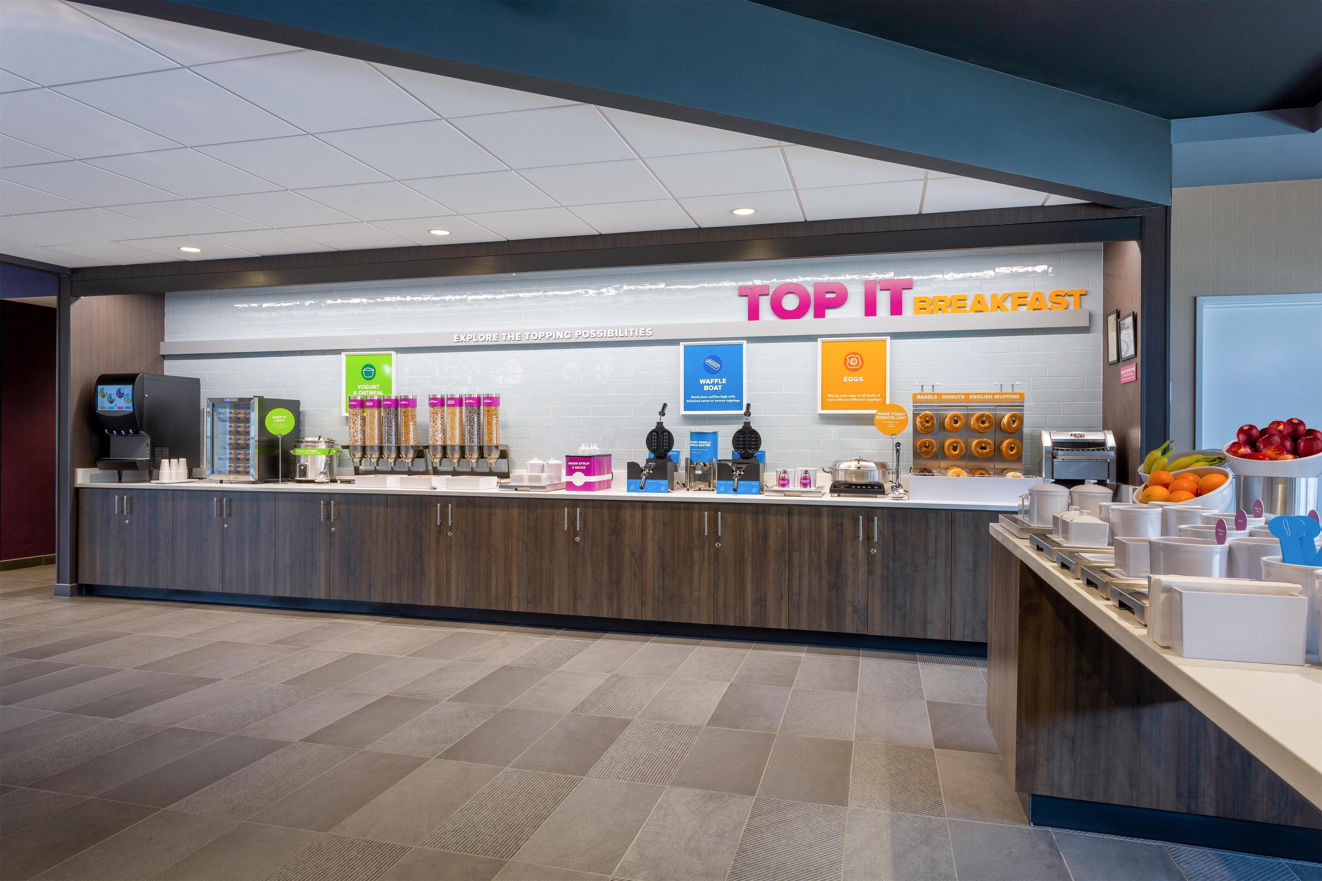 Breakfast Area | Tru by Hilton Radford, VA