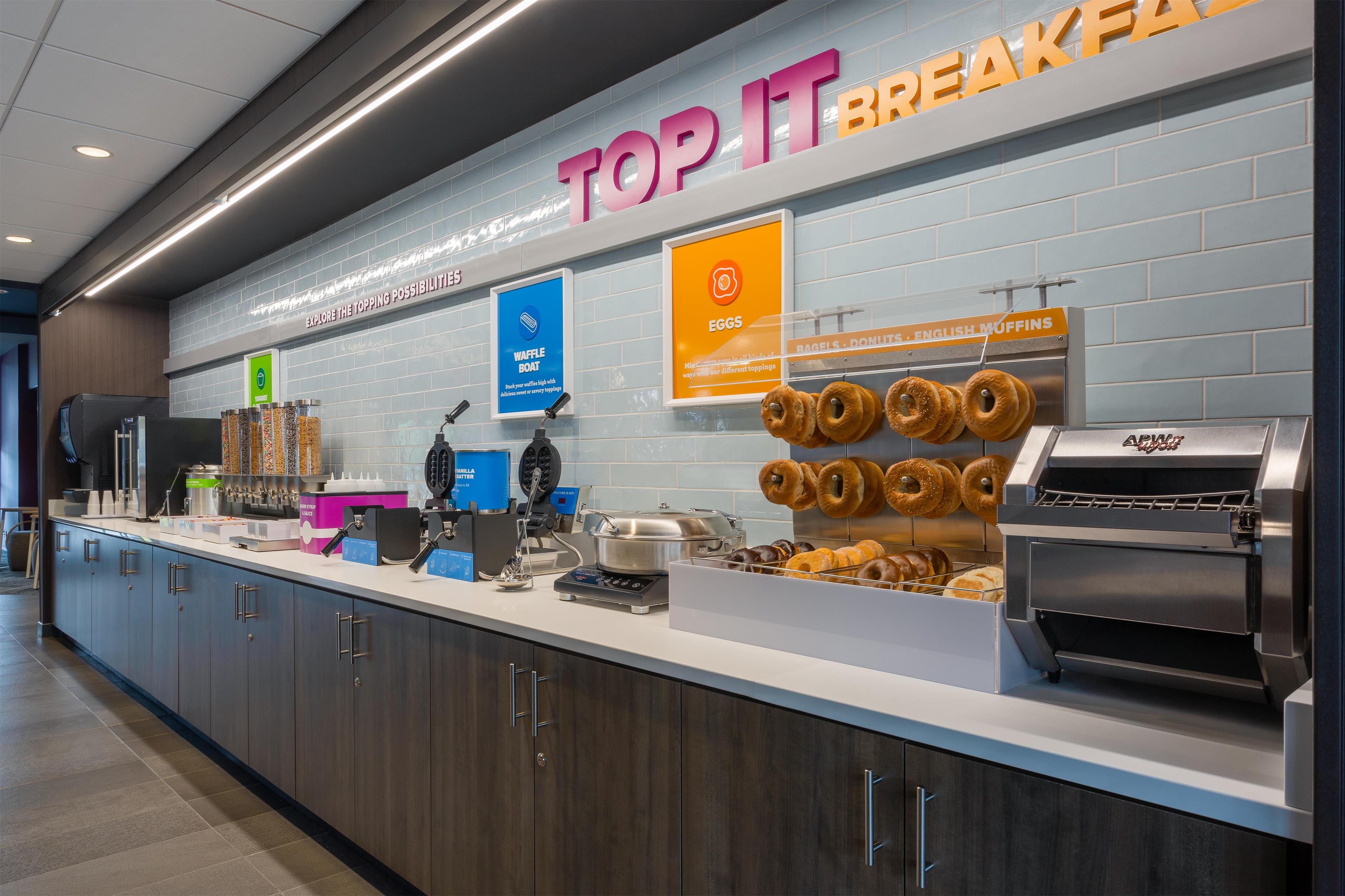 Breakfast Area | Tru by Hilton Radford, VA