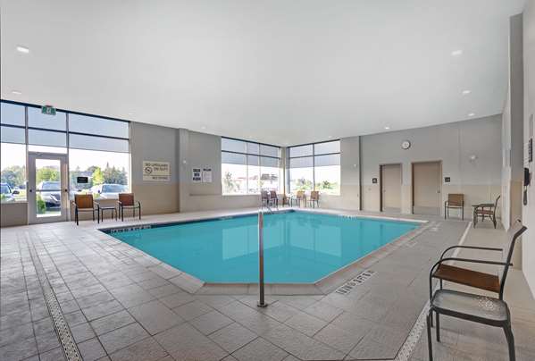 Pool - Hampton Inn & Suites Belleville