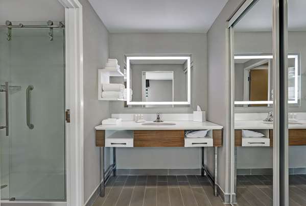  - Hampton Inn & Suites Belleville