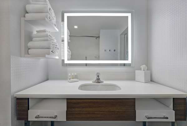  - Hampton Inn & Suites Belleville