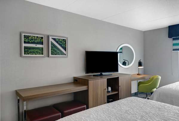  - Hampton Inn & Suites Belleville