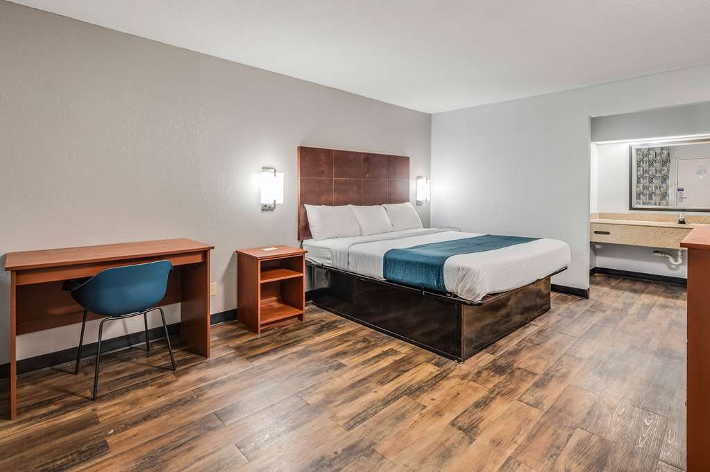 MOTEL 6 TUPELO, MS - DOWNTOWN-guestroom-Guest Room,On-Site.jpg