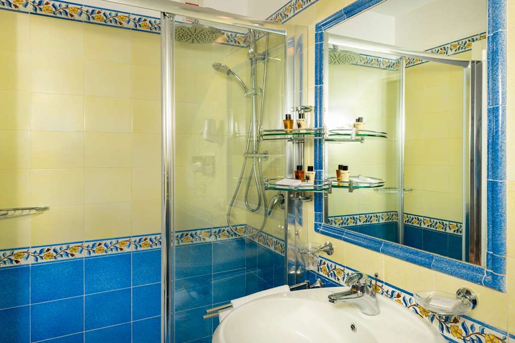 HOTEL VILLA GABRISA-guestroom-Guest Room,Bathroom,On-Site.jpg