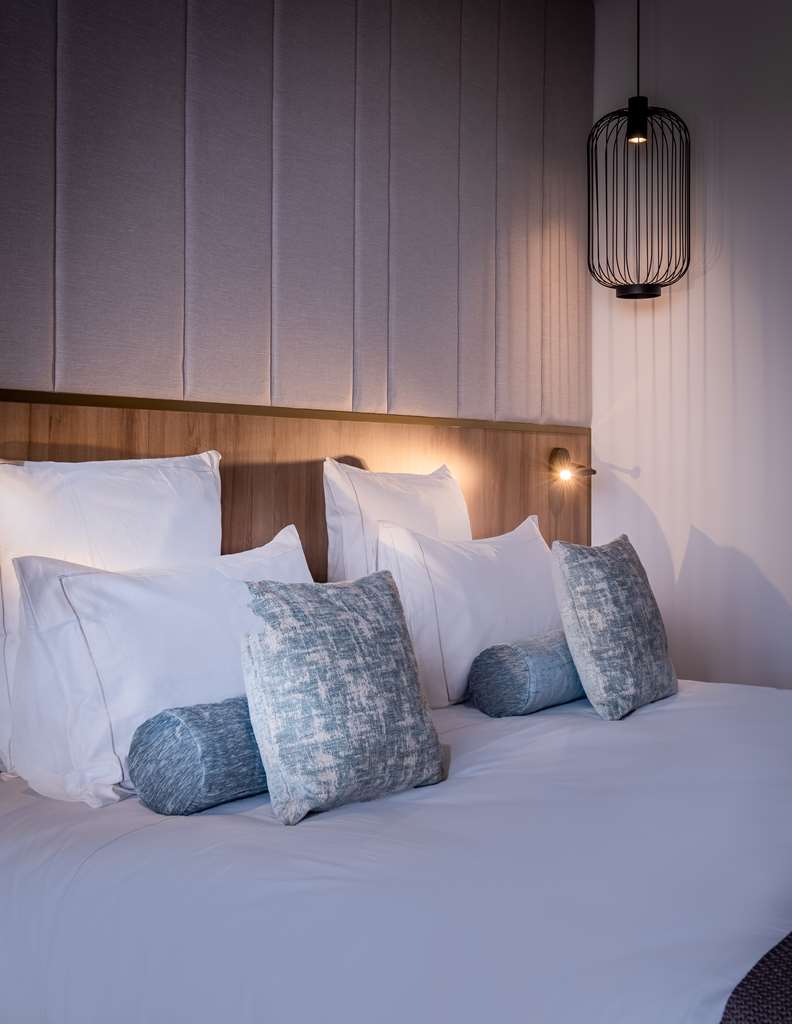 GOLDEN TULIP LYON OUEST - HOTEL & S-guestroom-Guest Room,On-Site.jpg