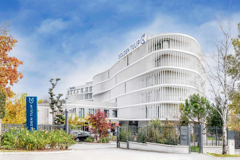 Golden Tulip Lyon Ouest Techlid Hotel