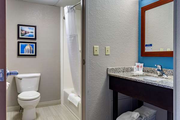  - Comfort Inn Griswold - I-395, Exit 22