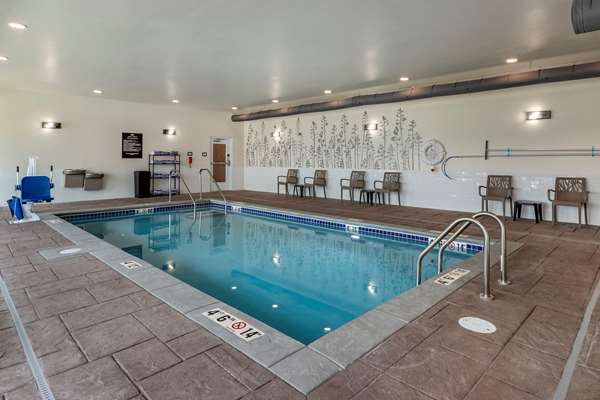 Pool - MainStay Suites Waukee