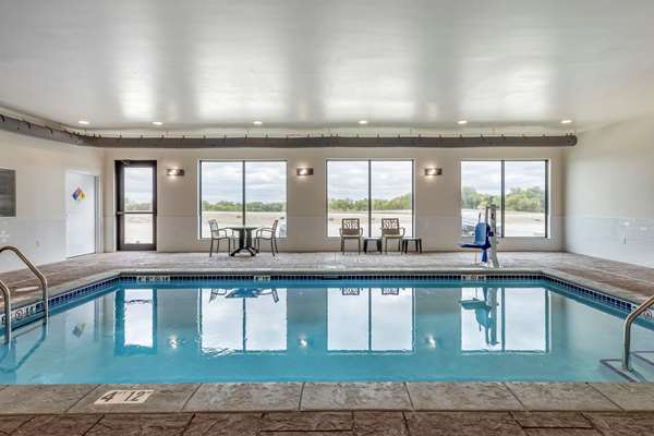 Pool - MainStay Suites Waukee