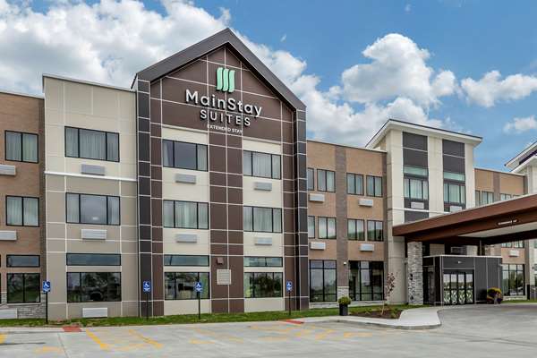 Exterior view - MainStay Suites Waukee