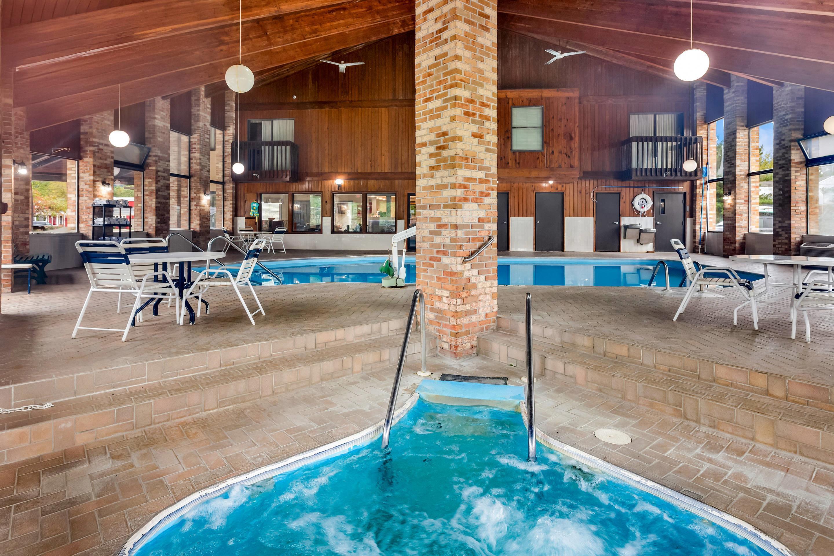 Indoor pool | Quality Inn Athens