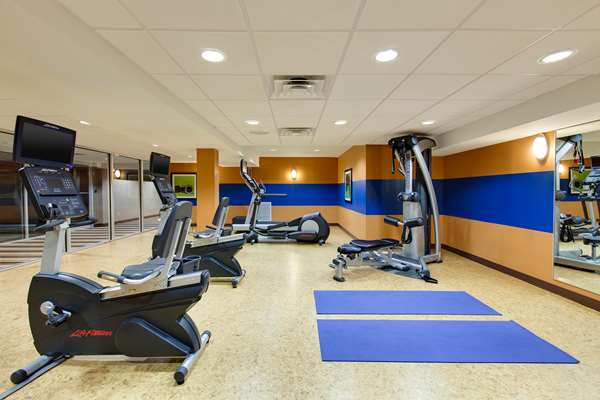 Fitness/ Exercise Room - Niagara Riverside Resort Niagara Falls