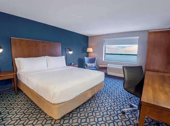  - Niagara Riverside Resort Niagara Falls