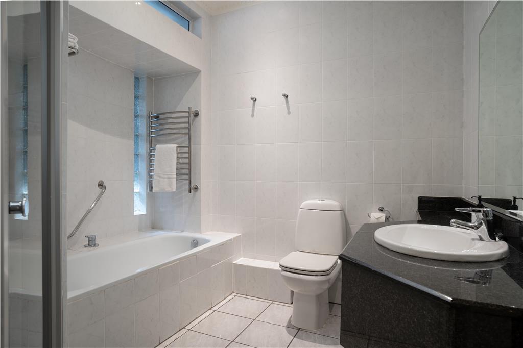 PREMIER HOTEL FALSTAFF-guestroom-Guest Room,Bathroom,On-Site.jpg