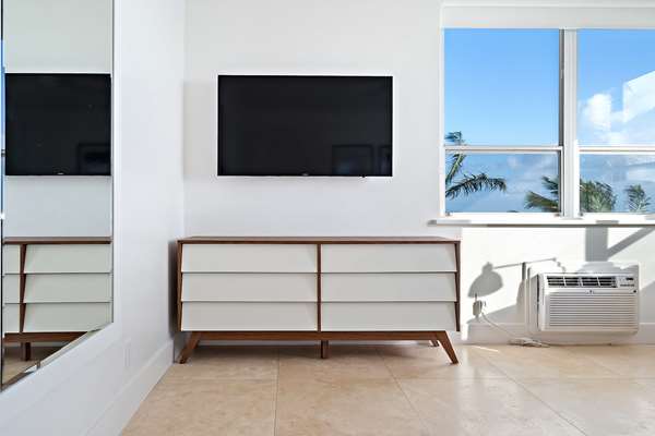 Beach - Ambassador Hotel Palm Beach