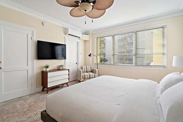 Beach - Ambassador Hotel Palm Beach