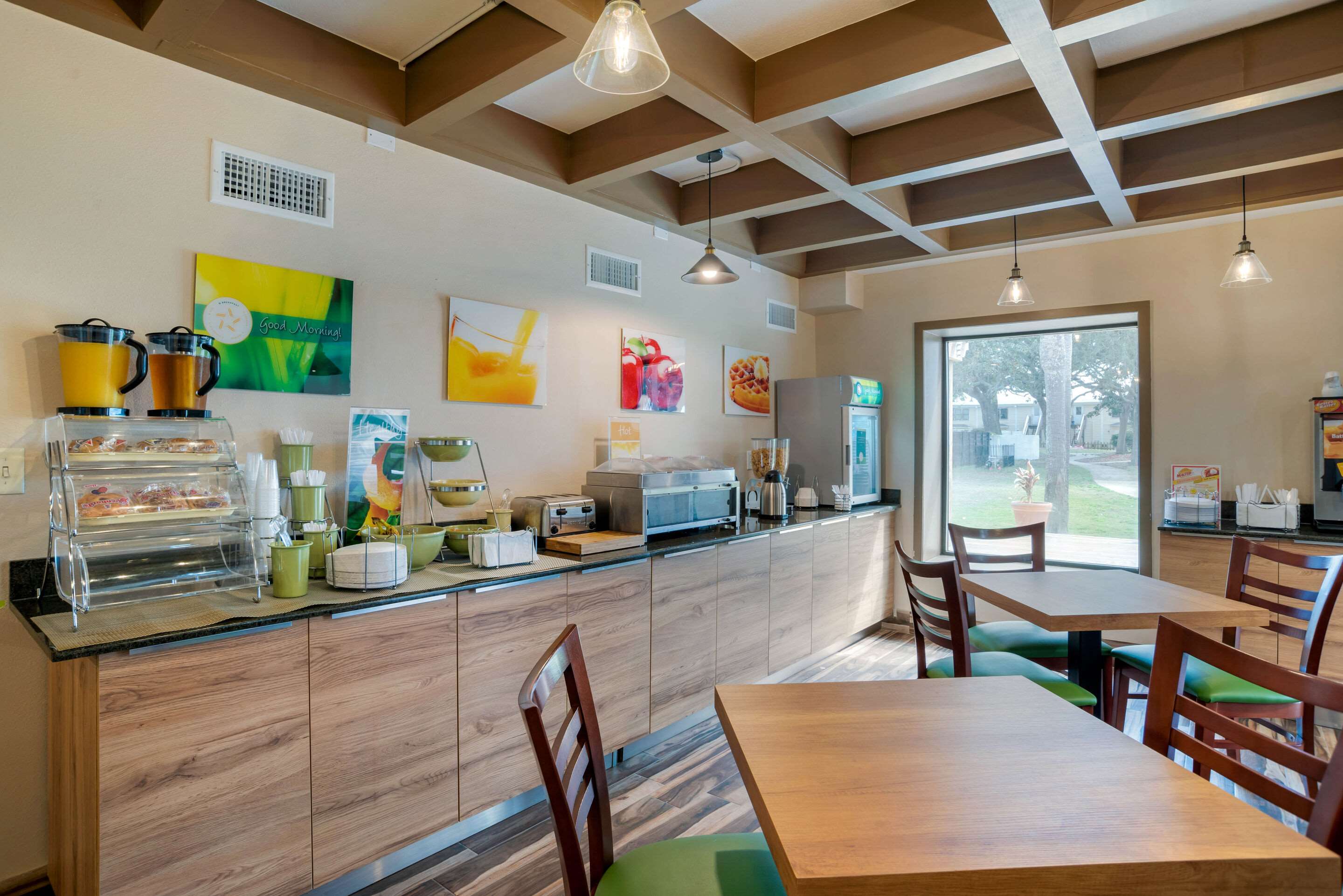 Breakfast area | Quality Inn Fort Walton Beach - Destin West