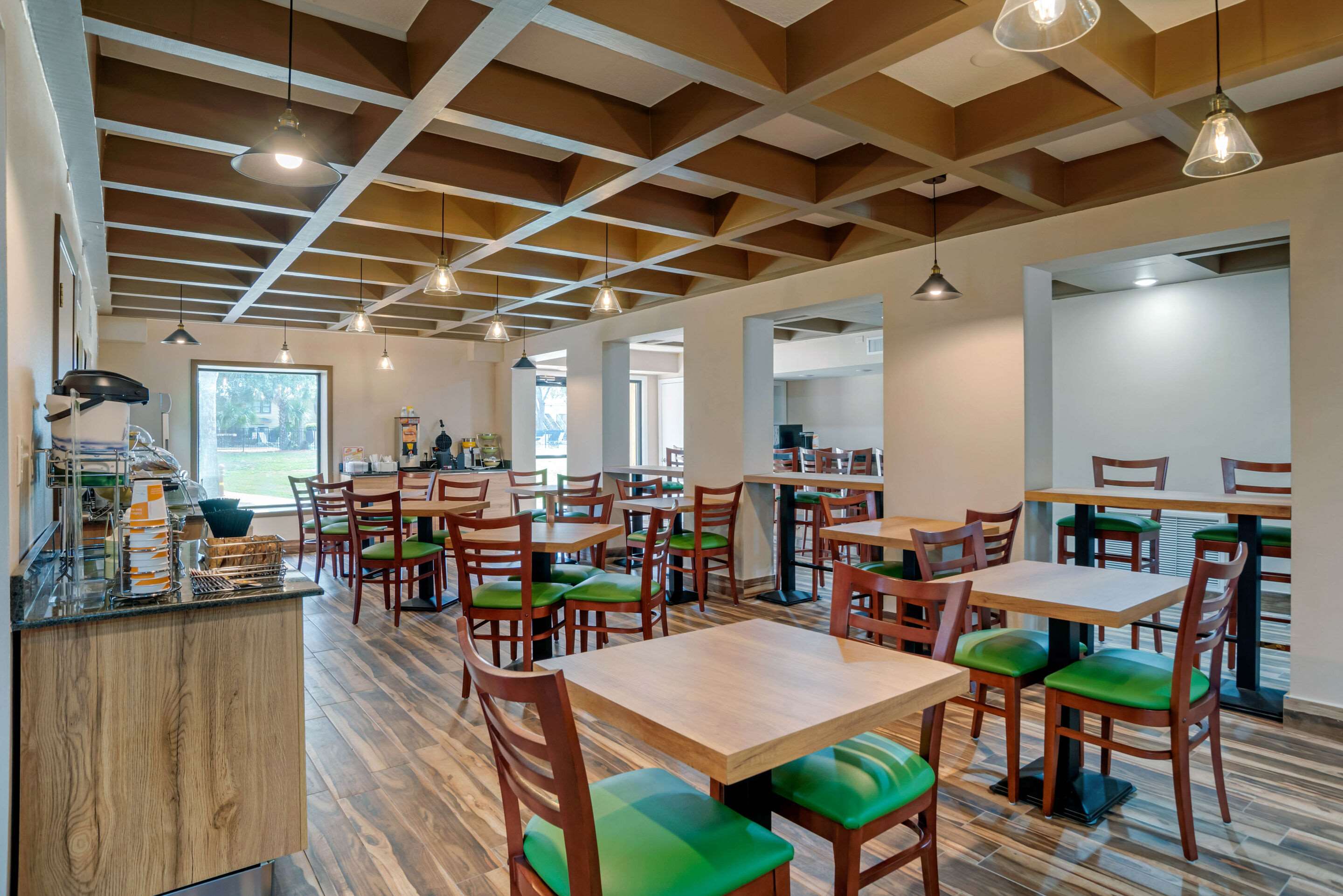 Breakfast area | Quality Inn Fort Walton Beach - Destin West