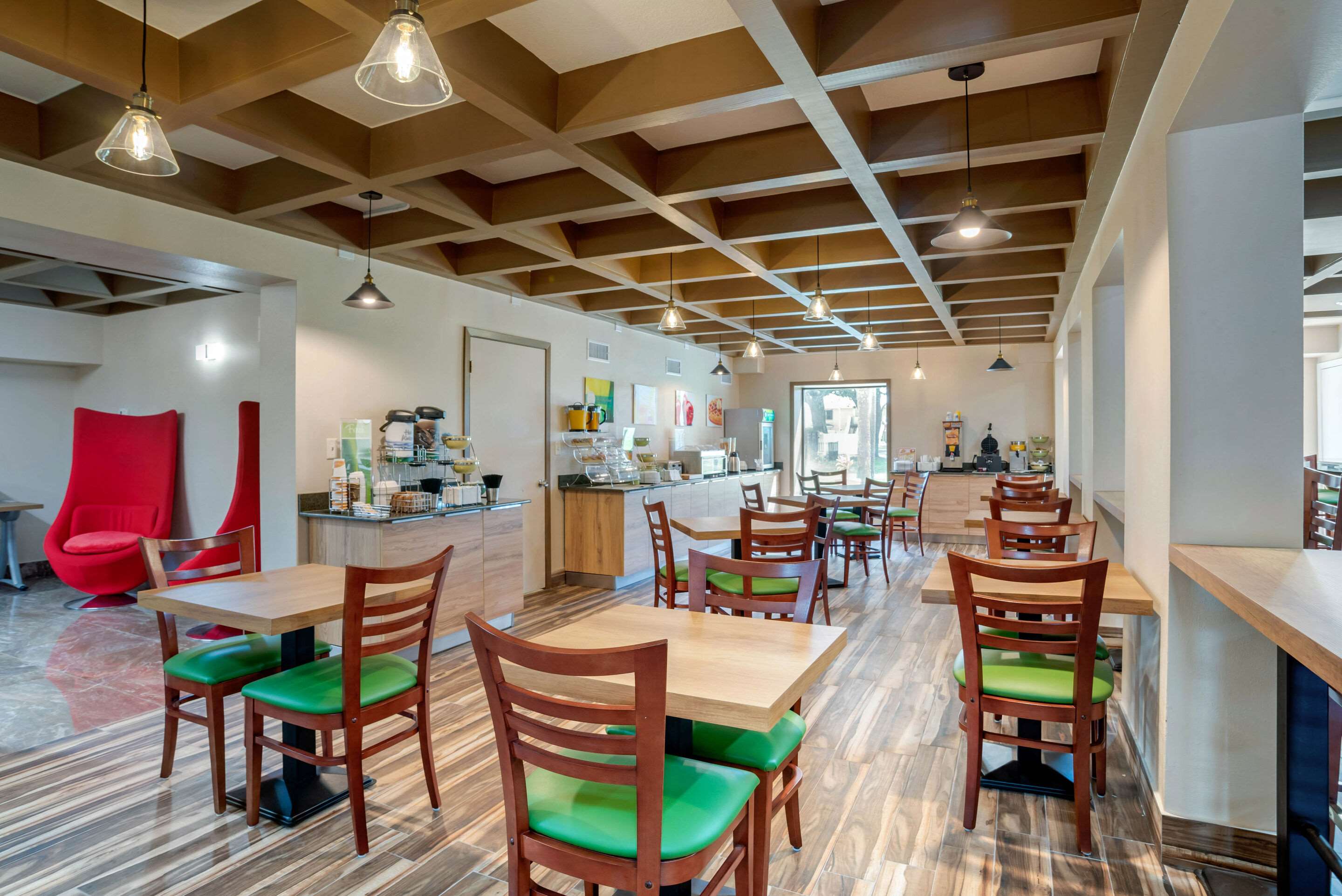 Breakfast area | Quality Inn Fort Walton Beach - Destin West
