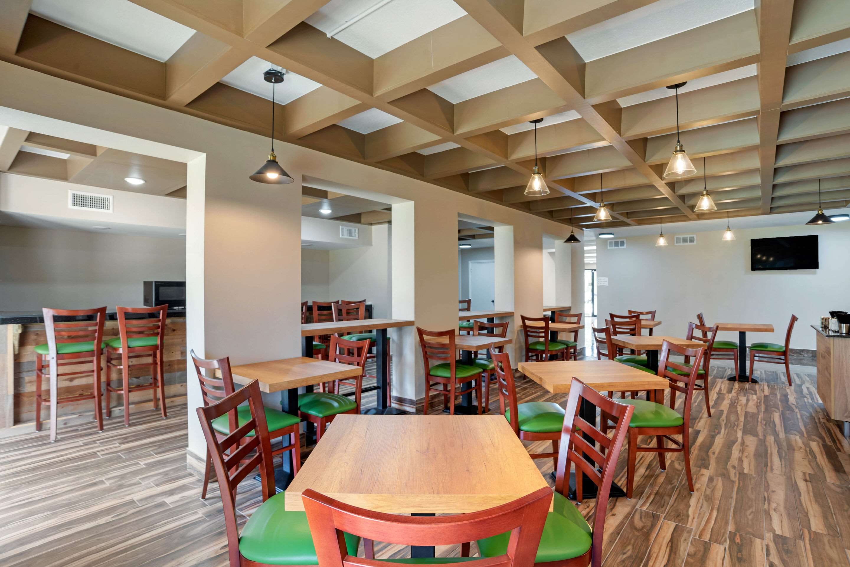 Breakfast area | Quality Inn Fort Walton Beach - Destin West