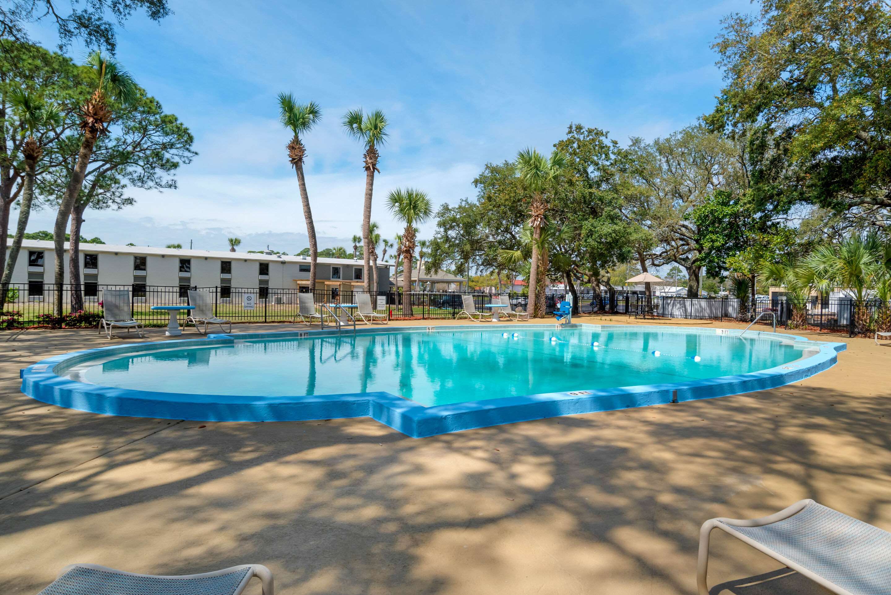 Outdoor pool | Quality Inn Fort Walton Beach - Destin West