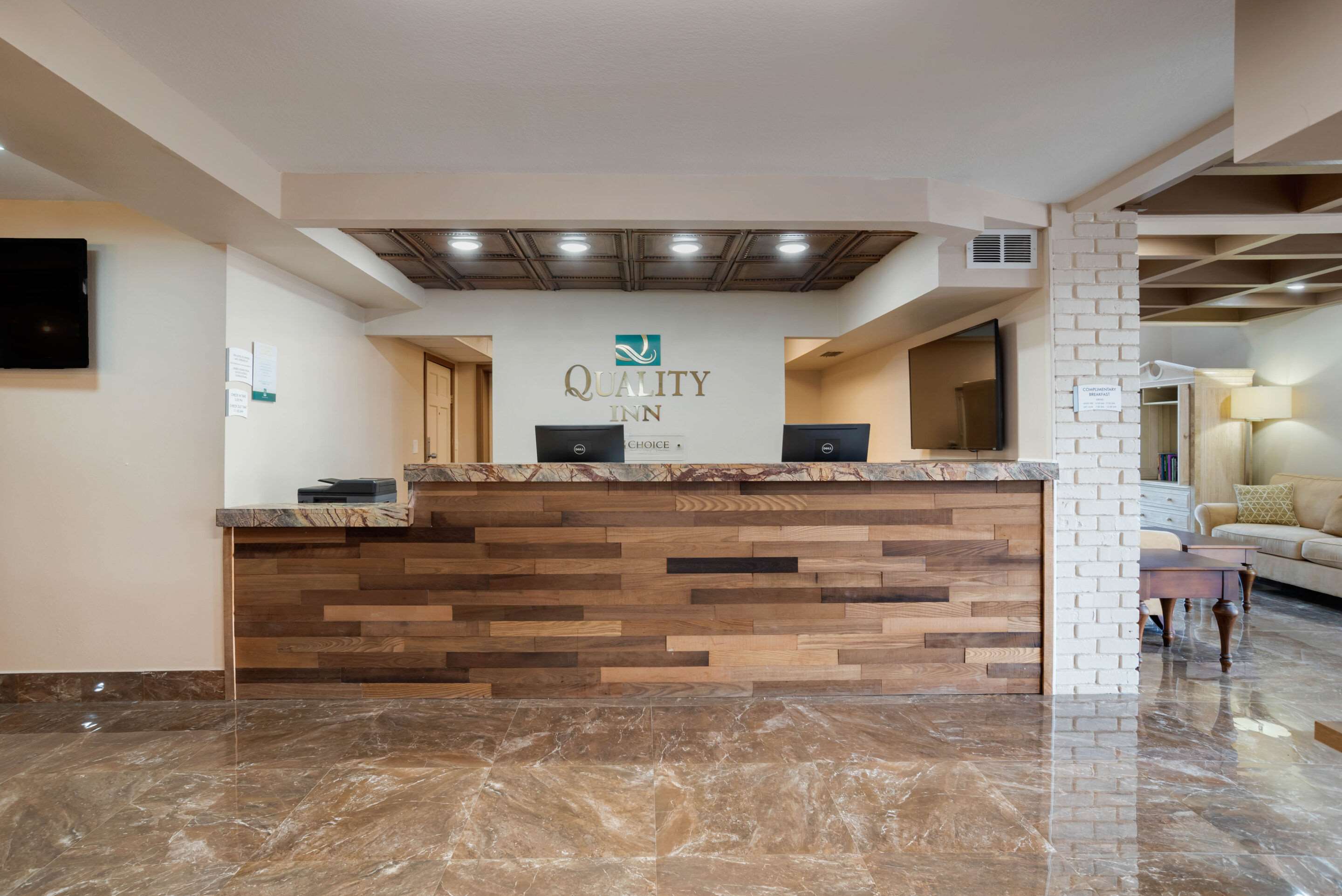 Front desk | Quality Inn Fort Walton Beach - Destin West