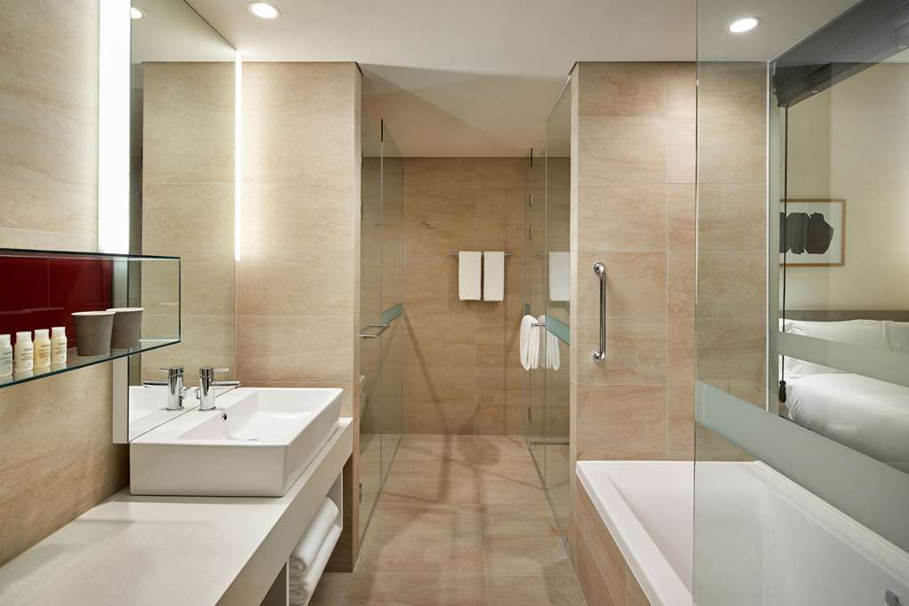 Shilla Stay Samsung-guestroom-Guest Room,Bathroom,Suite,On-Site.jpg